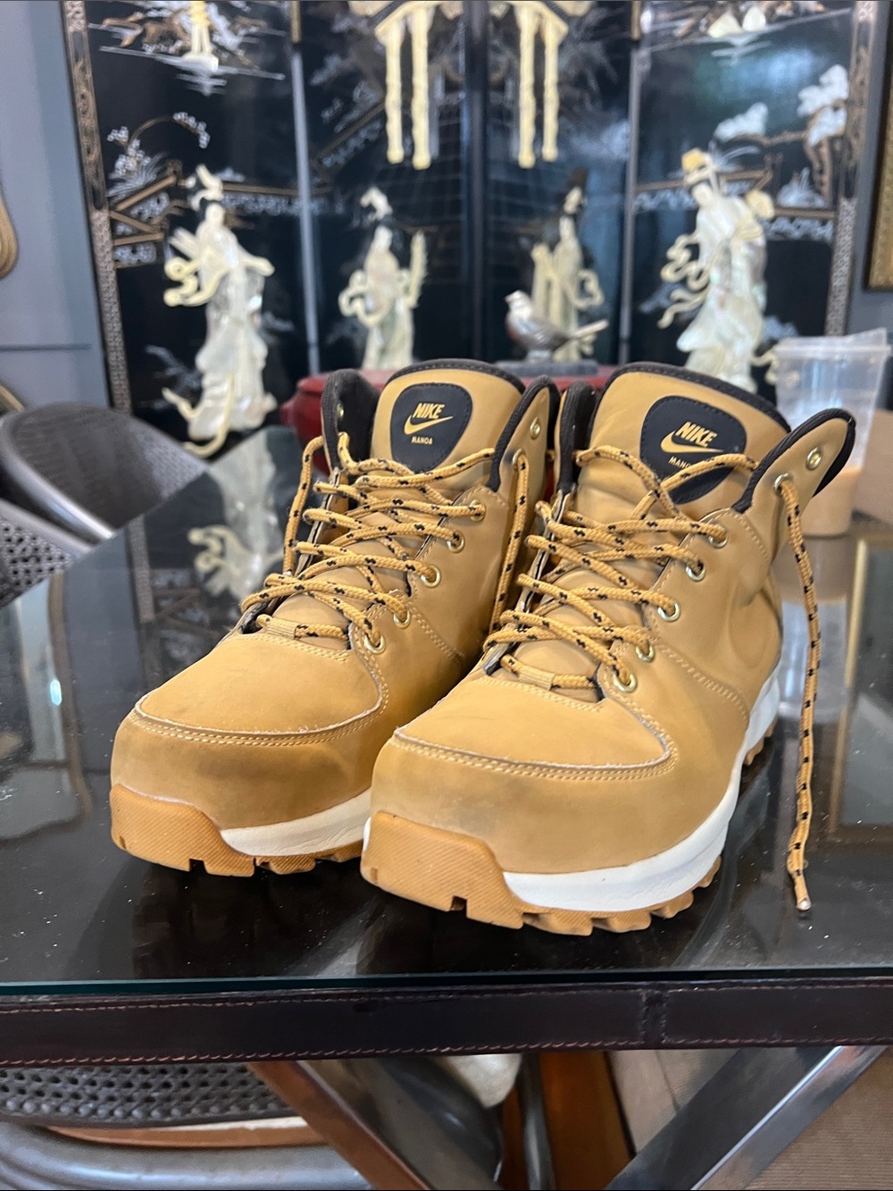 Nike Manoa Men’s size 9 Wheat/Tan Rugged Trail Boots in light used condition.